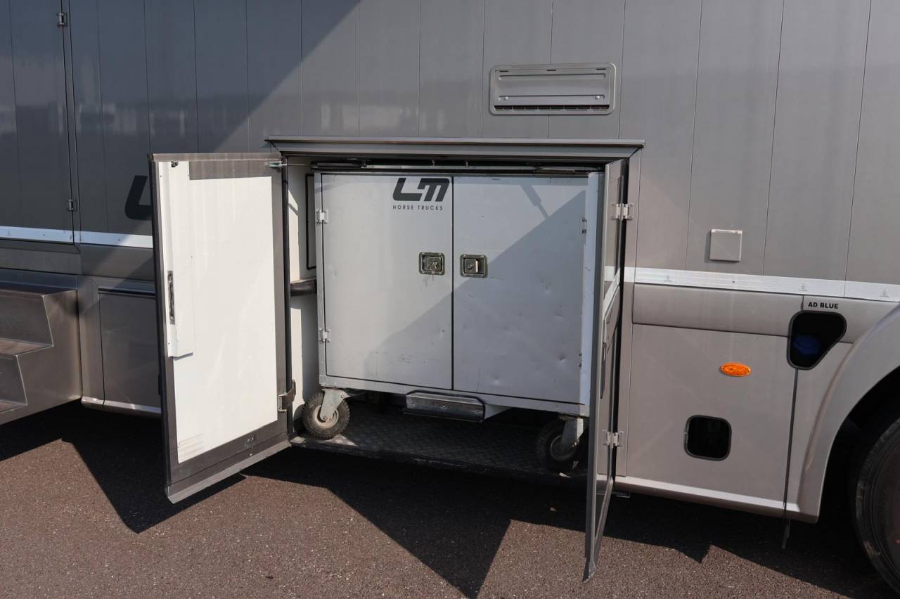 IVECO 26.360 STX - 6 CHEVAUX - POP OUT - VENDU