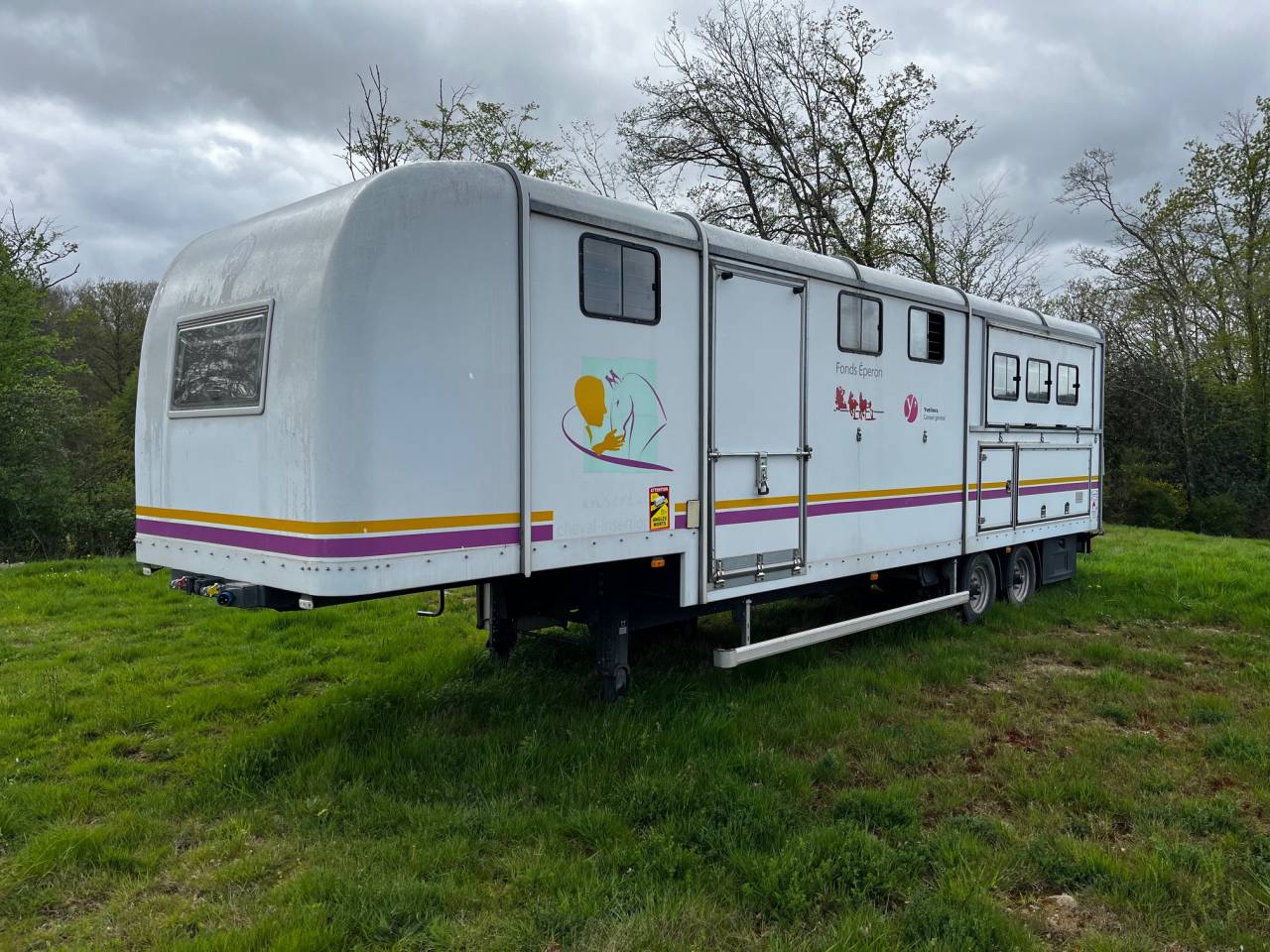 Camion IVECO VL - Semi Remorque 5 Chevaux VOW