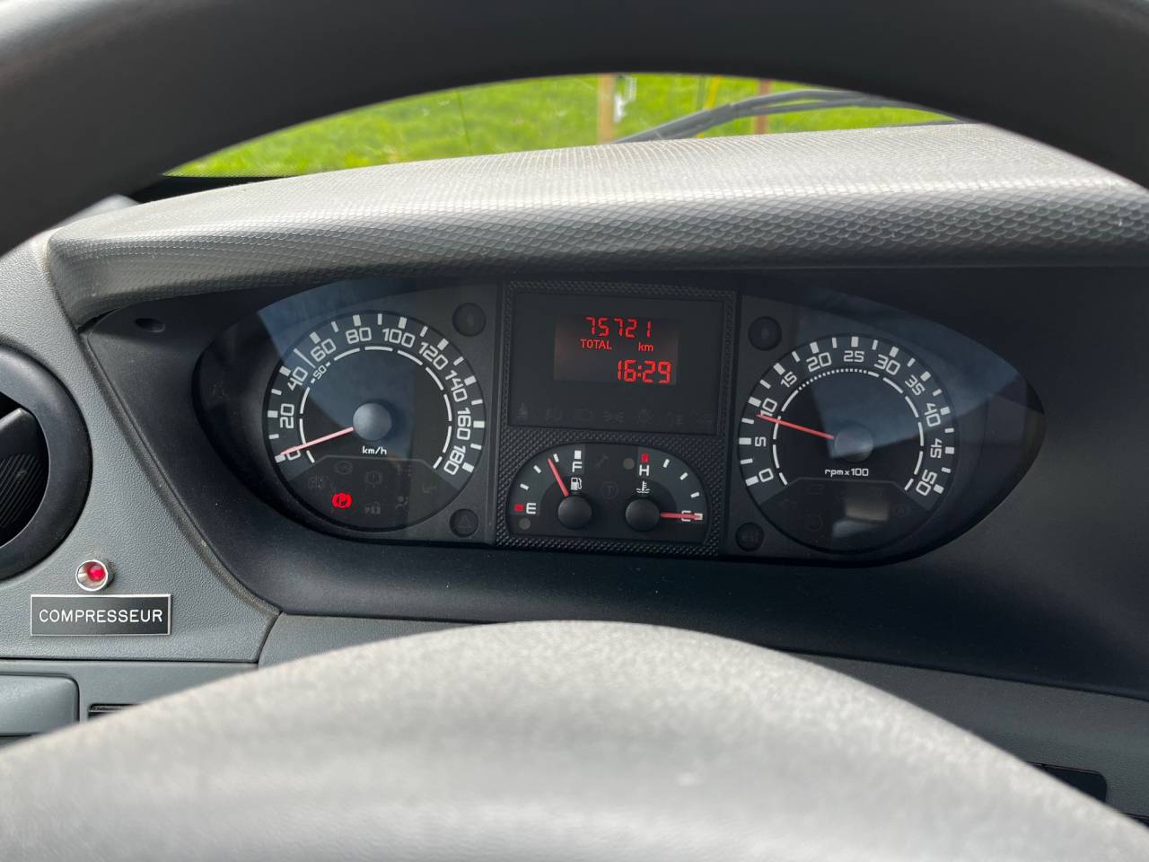 Camion IVECO VL - Semi Remorque 5 Chevaux VOW