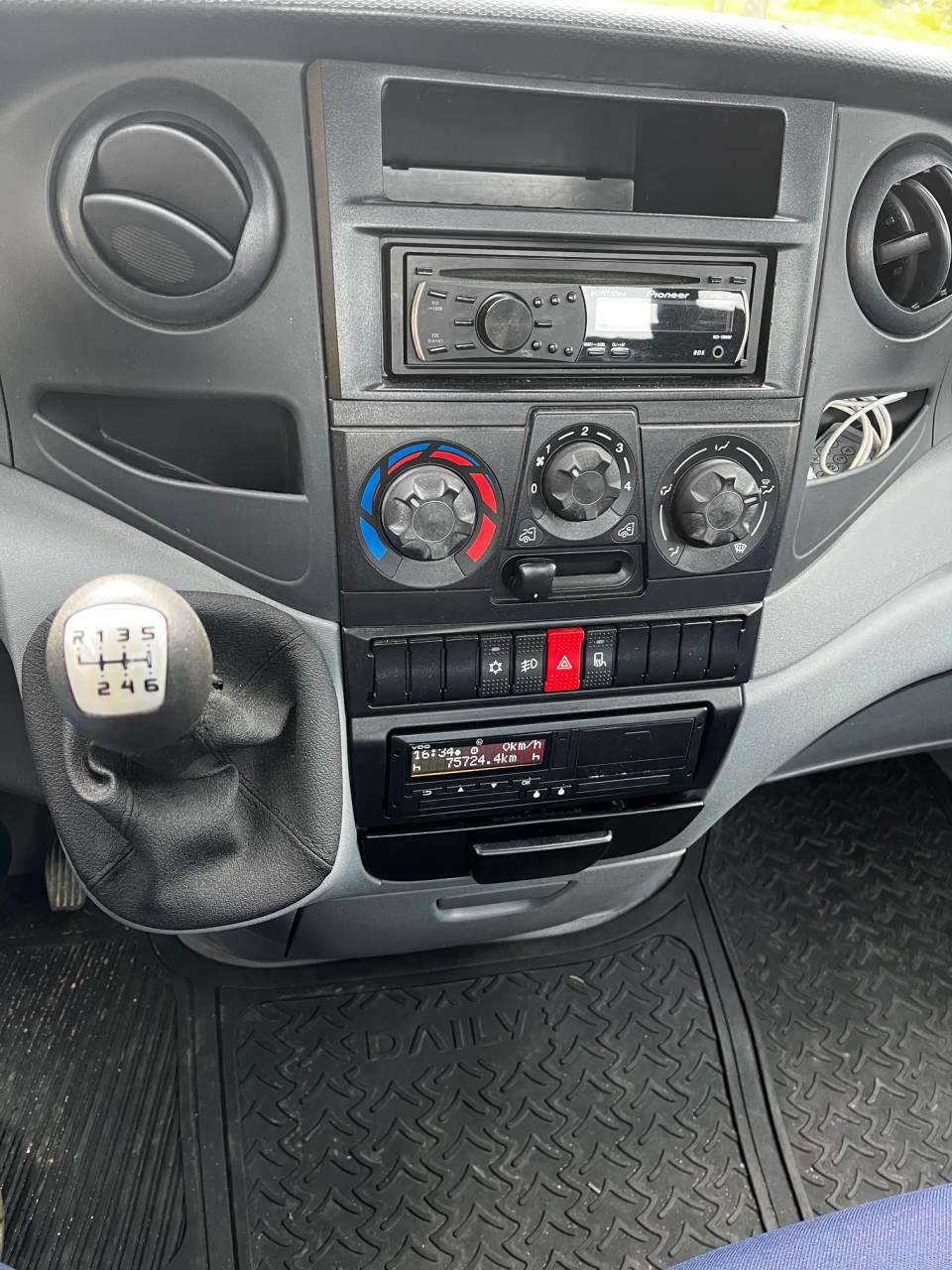 Camion IVECO VL - Semi Remorque 5 Chevaux VOW