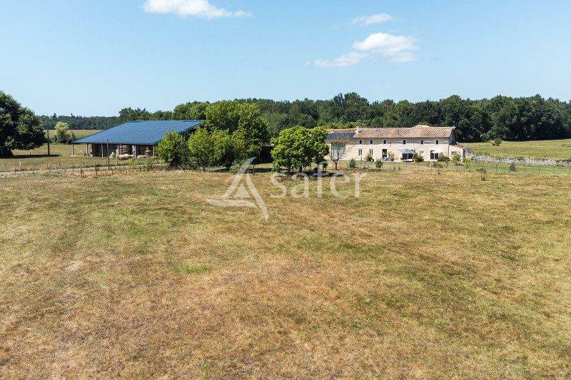 Propri&eacute;t&eacute; CHEVAUX de LOISIRS sur 6 hectares