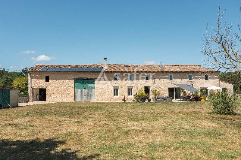 Propri&eacute;t&eacute; CHEVAUX de LOISIRS sur 6 hectares