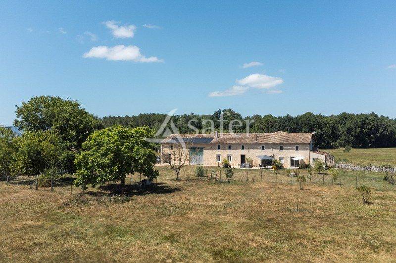 Propri&eacute;t&eacute; CHEVAUX de LOISIRS sur 6 hectares