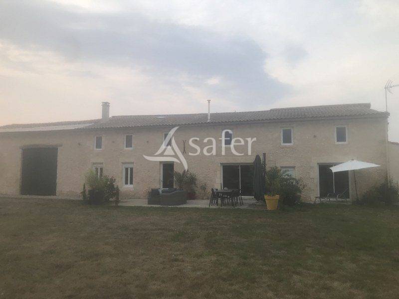 Propri&eacute;t&eacute; CHEVAUX de LOISIRS sur 6 hectares