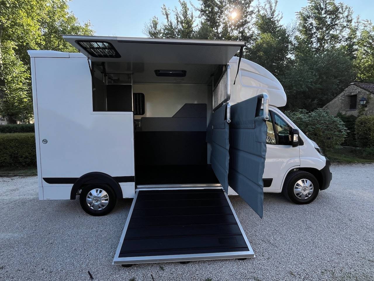 PEUGEOT BOXER BLUEHDI 165 MSG STALLION LIGHT