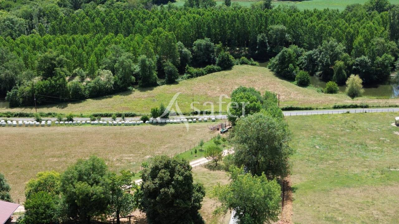 Propriété avec maison et 2 gîtes sur 12ha, sud Dordogne