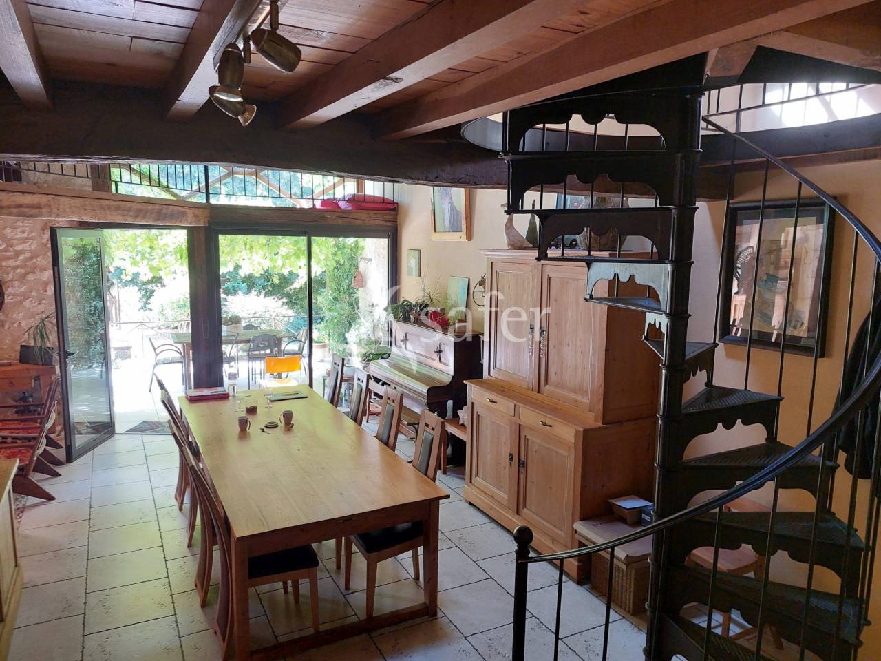 Propriété avec maison et 2 gîtes sur 12ha, sud Dordogne