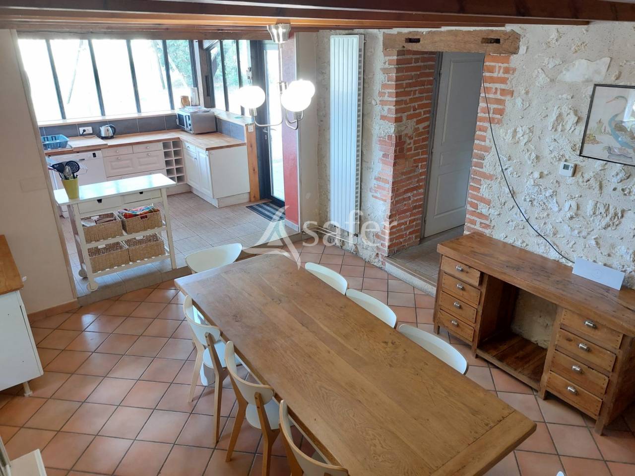 Propriété avec maison et 2 gîtes sur 12ha, sud Dordogne