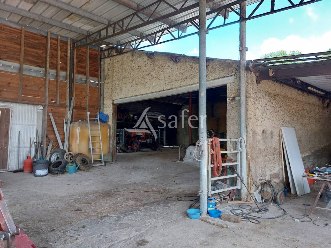 Propriété avec maison et 2 gîtes sur 12ha, sud Dordogne