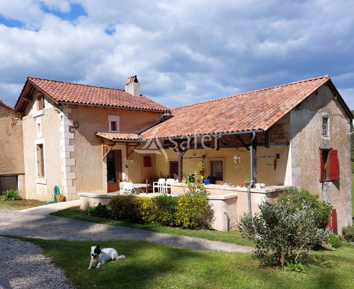 Très belle propriété en pierre avec maison, gîte et chambres