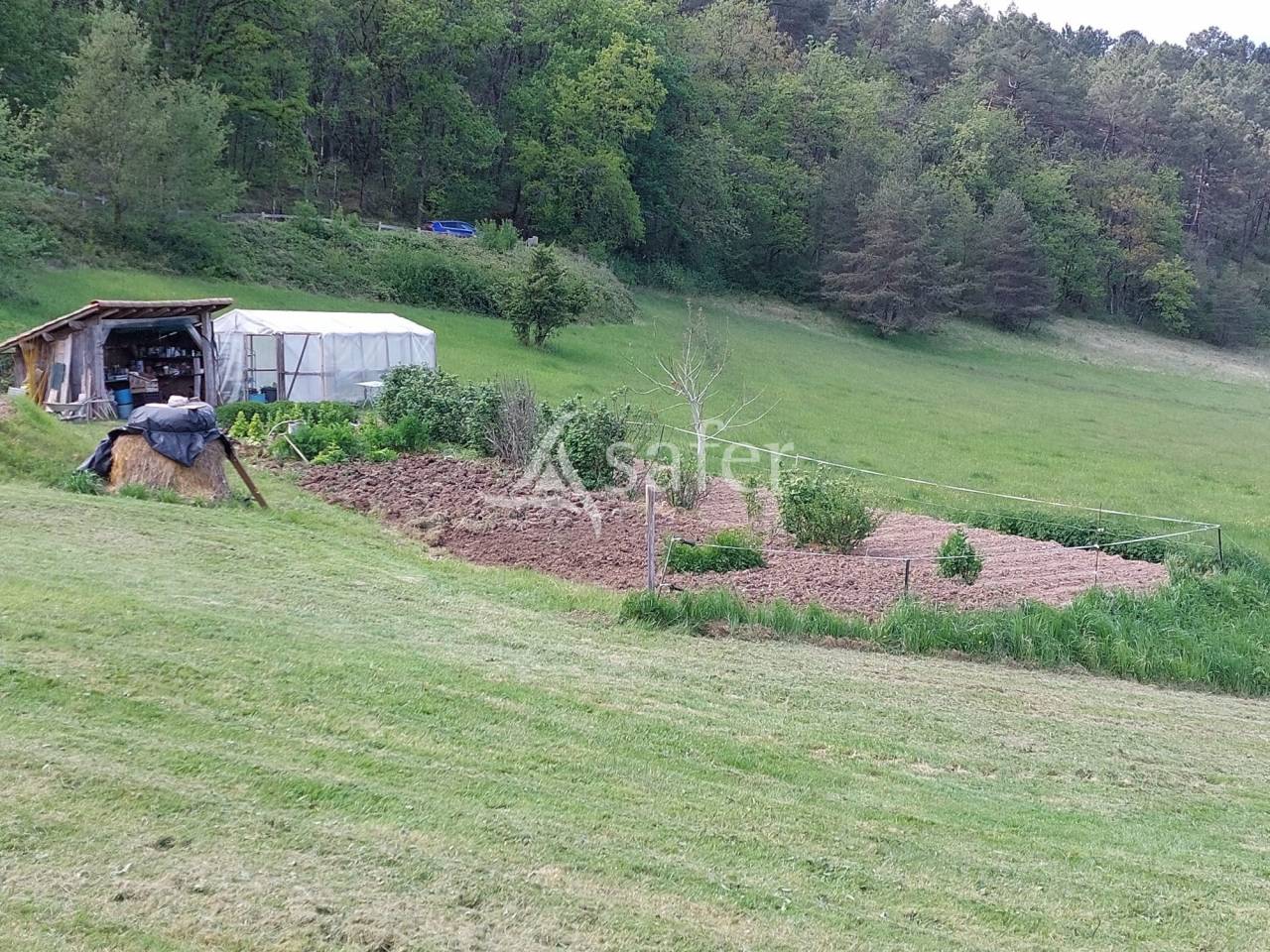 Très belle propriété en pierre avec maison, gîte et chambres