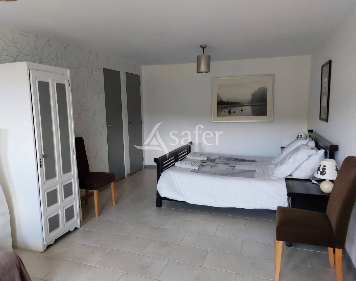 Très belle propriété en pierre avec maison, gîte et chambres