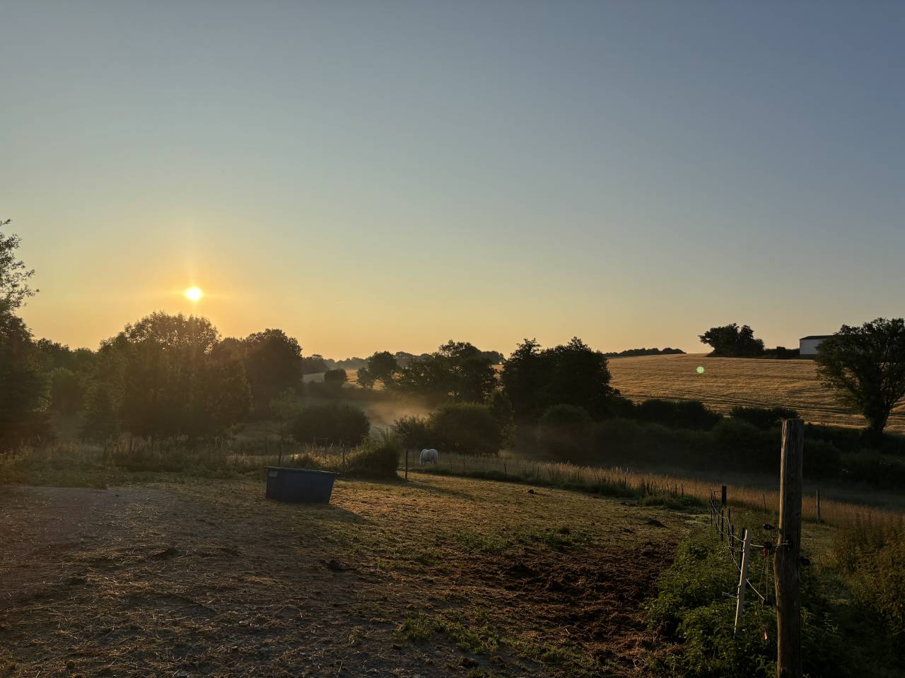Fermette avec 2 gites, 2.2 ha, 53160 proche Mayenne