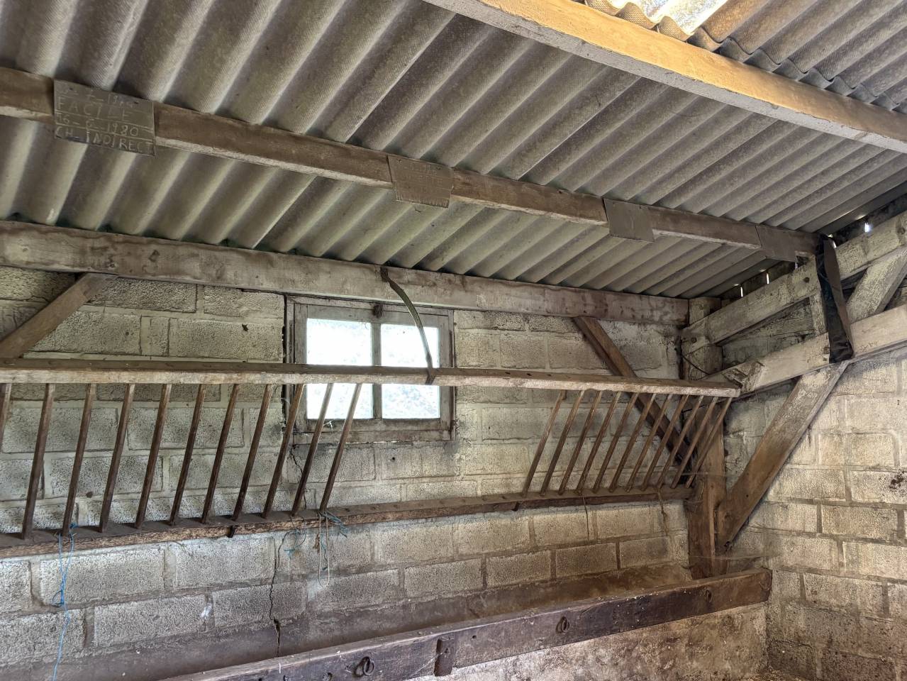 Fermette avec 2 gites, 2.2 ha, 53160 proche Mayenne