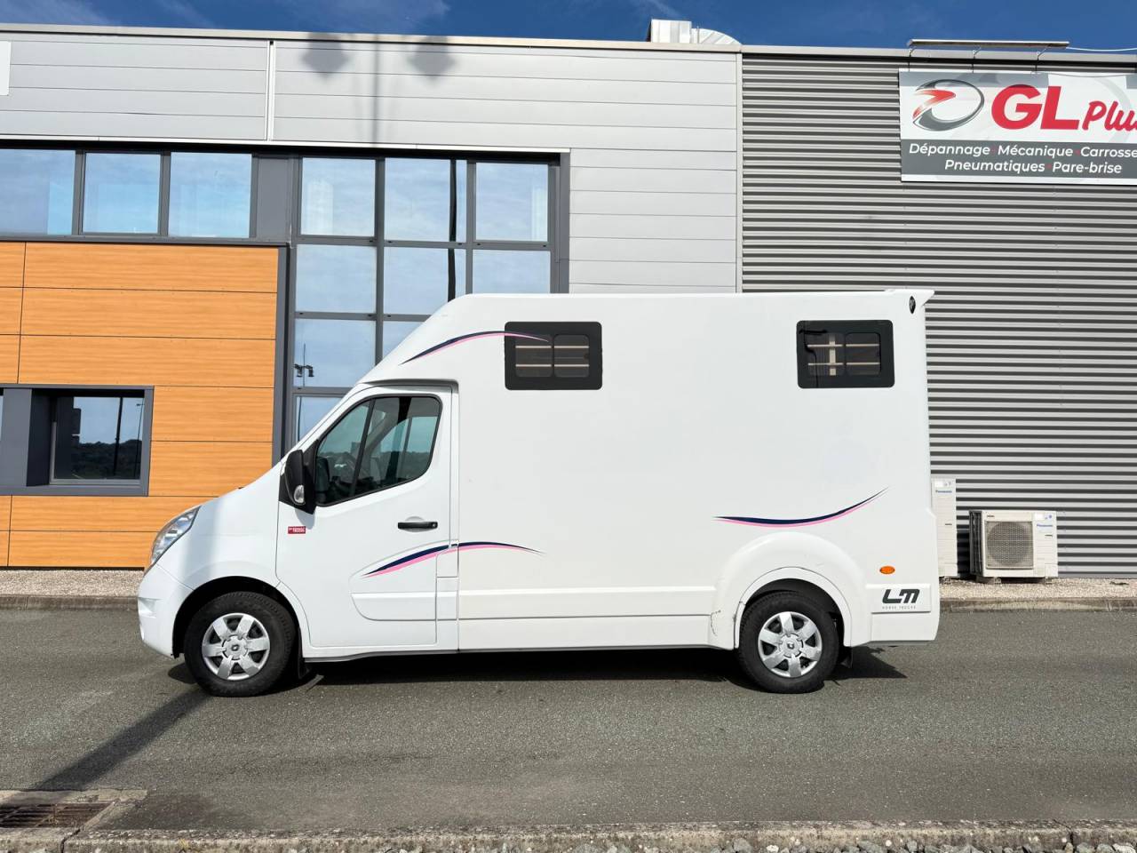 VL RENAULT MASTER 150CH STALLE BARBOT 3P - VENDU