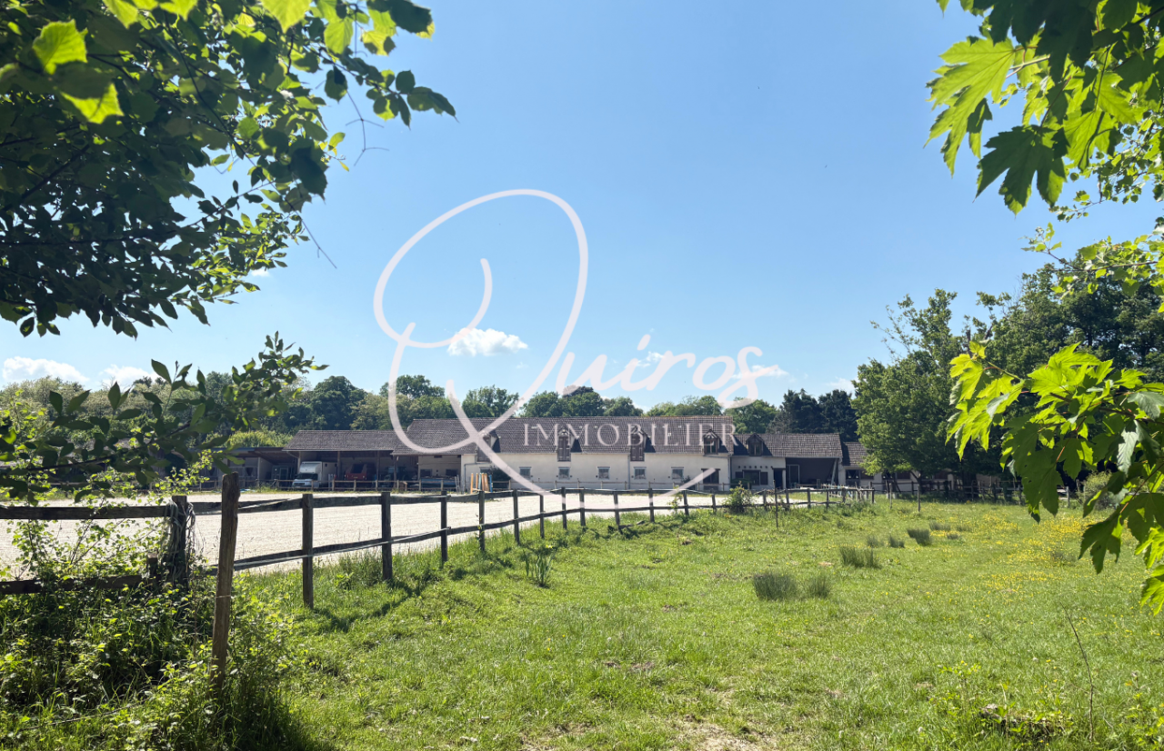 Charmante maison avec écurie et carrière – Fontaineblea