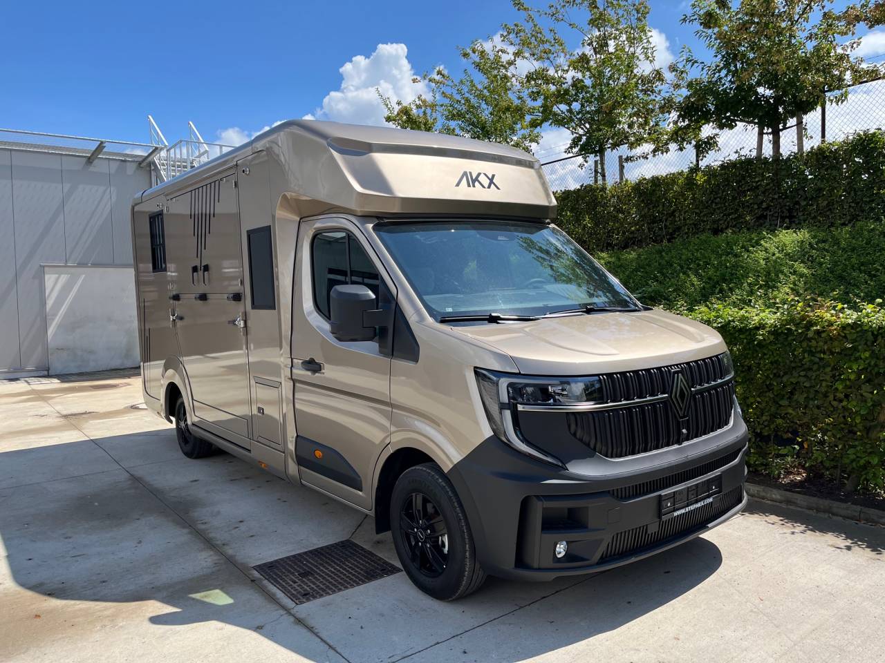 AKX DOUBLE CABINE BASE MASTER 