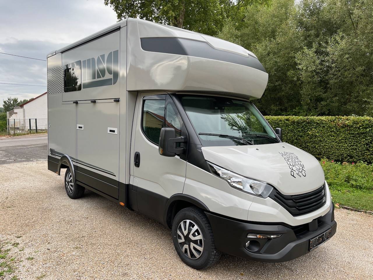 IVECO DAILY 35S210 HI-MATIC MSG STALLION LIGHT