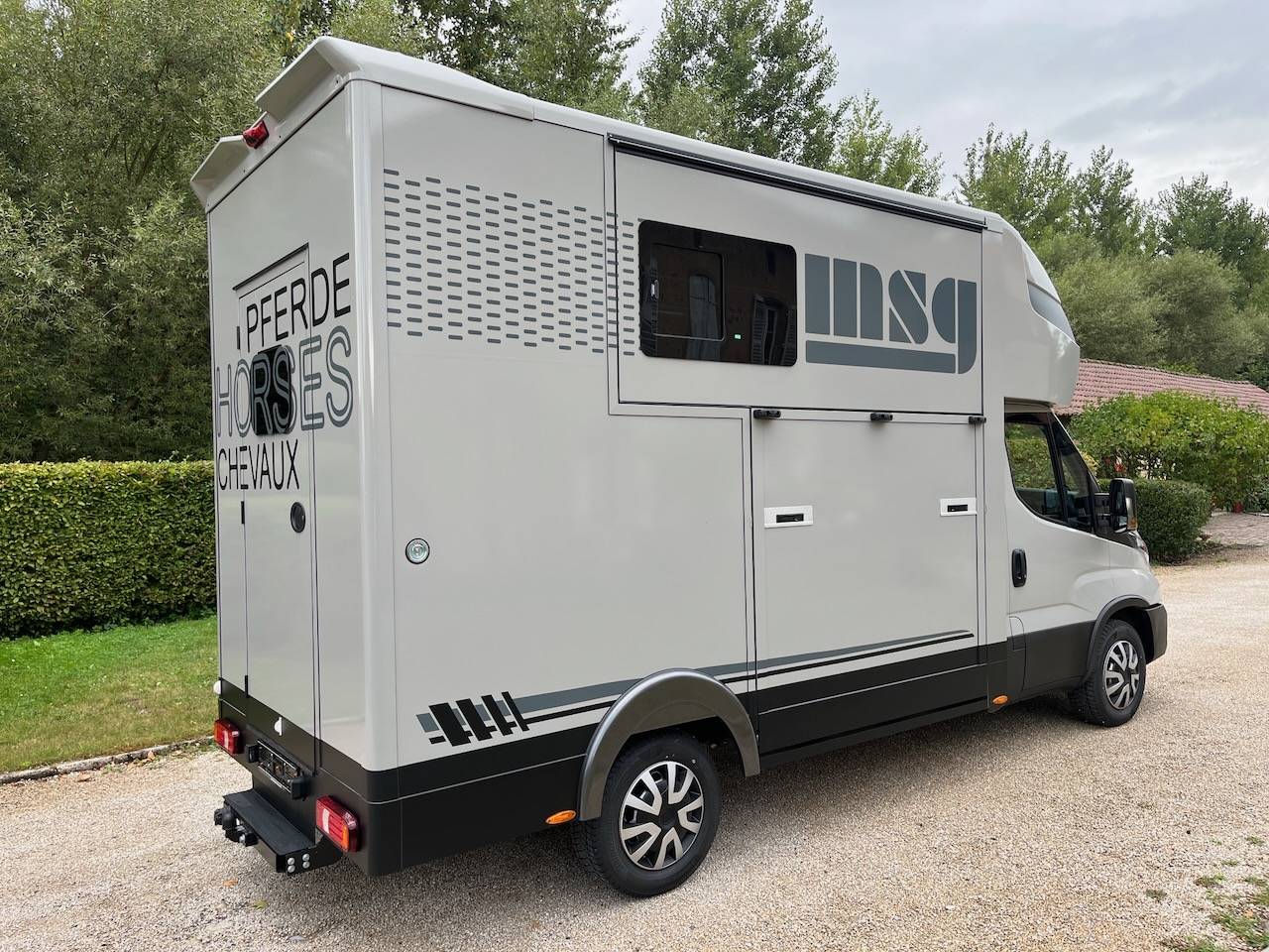 IVECO DAILY 35S210 HI-MATIC MSG STALLION LIGHT