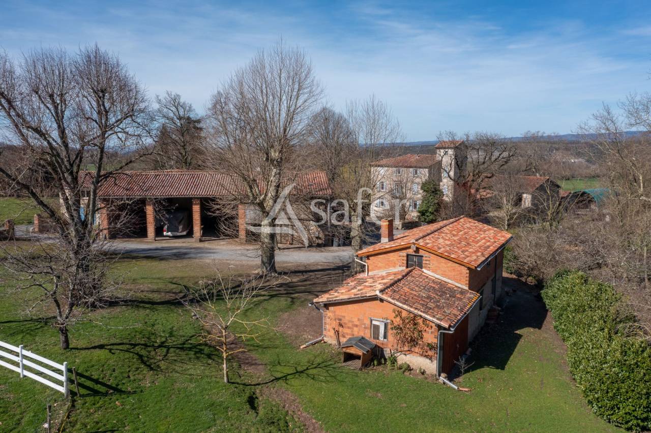 Domaine d'exception : 2 maisons d'habitations avec dépendances