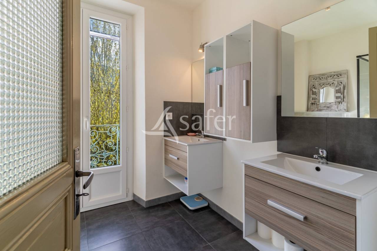 Domaine d'exception : 2 maisons d'habitations avec dépendances