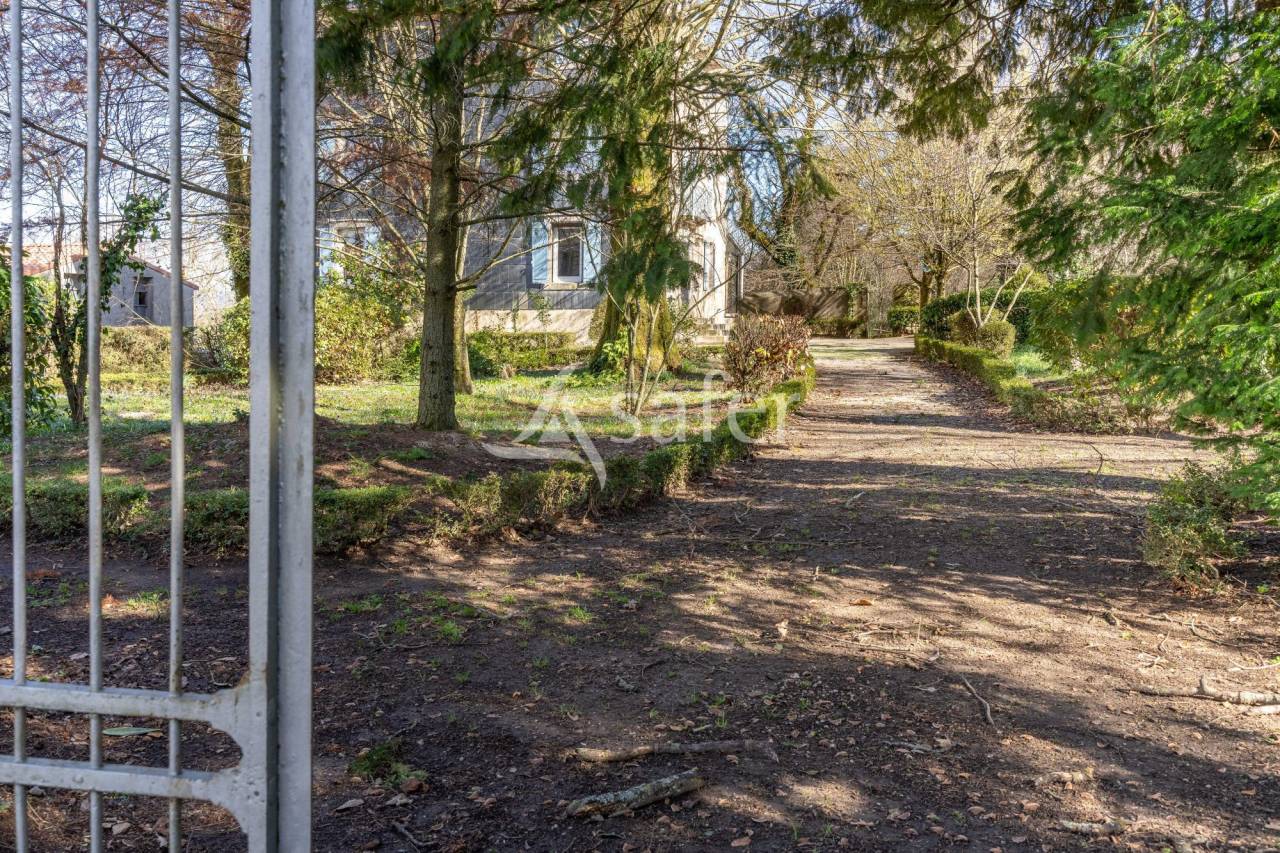 Domaine d'exception : 2 maisons d'habitations avec d&eacute;pendances