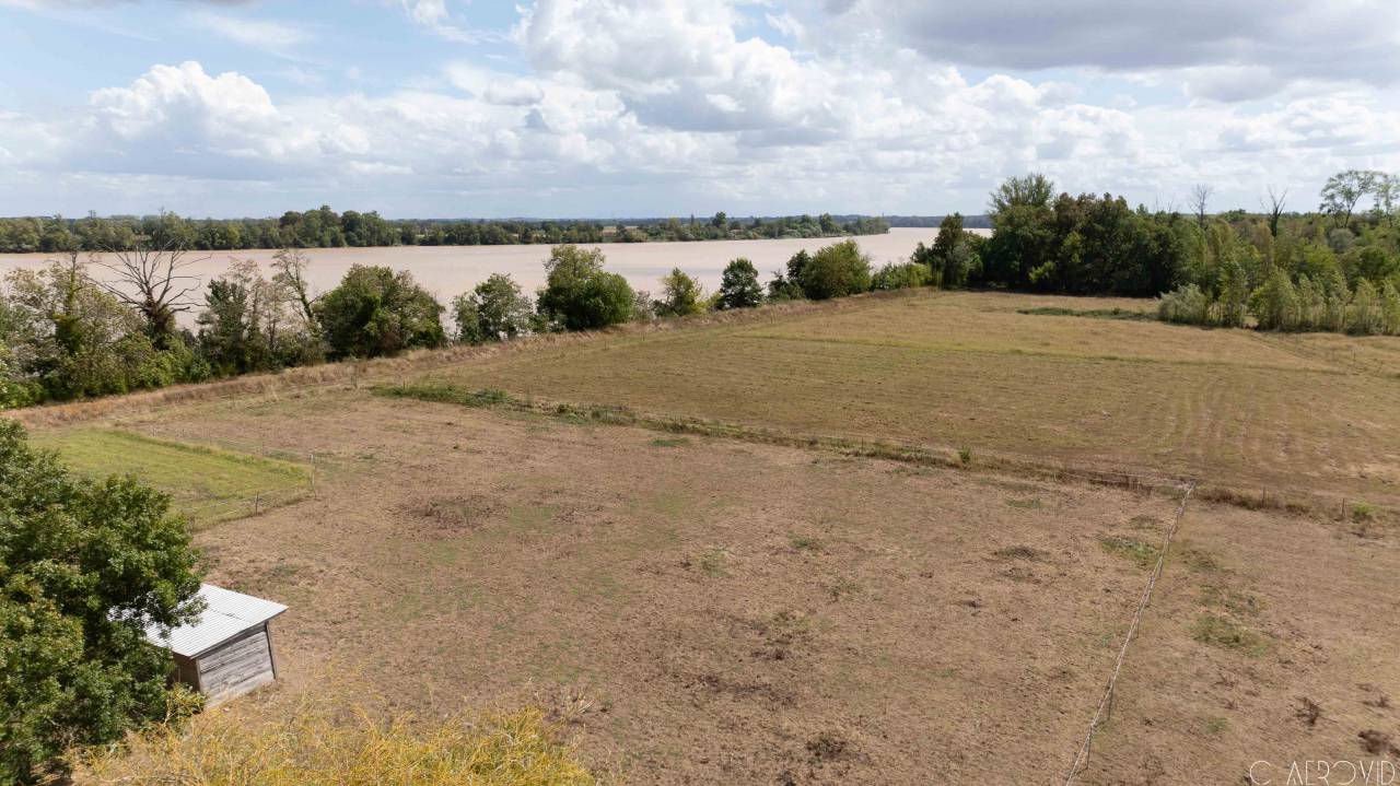 &Agrave; 15 min de Libourne, sur 10 hect, propri&eacute;t&eacute; &eacute;questre