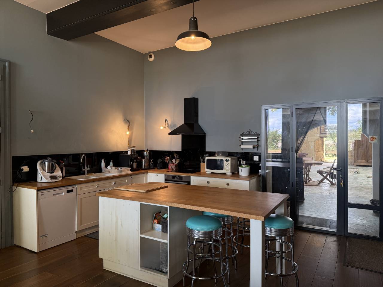 &Agrave; 15 min de Libourne, sur 10 hect, propri&eacute;t&eacute; &eacute;questre