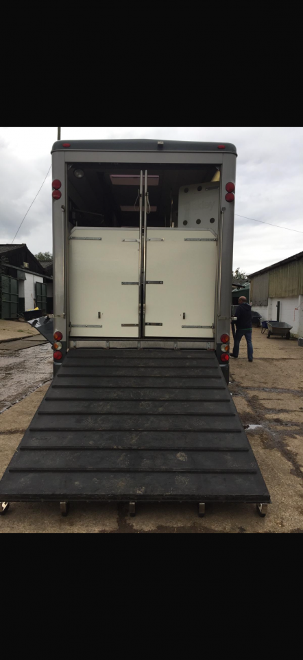 Camion VL Chevaux Oakley Scania 340 2006 Occasion