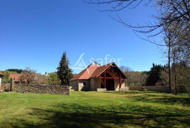 Propriété de caractère sur environ 3ha attenants.