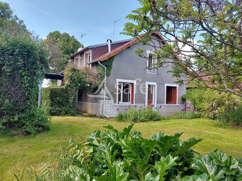 Proche la Souterraine, ensemble bâti avec 2ha70