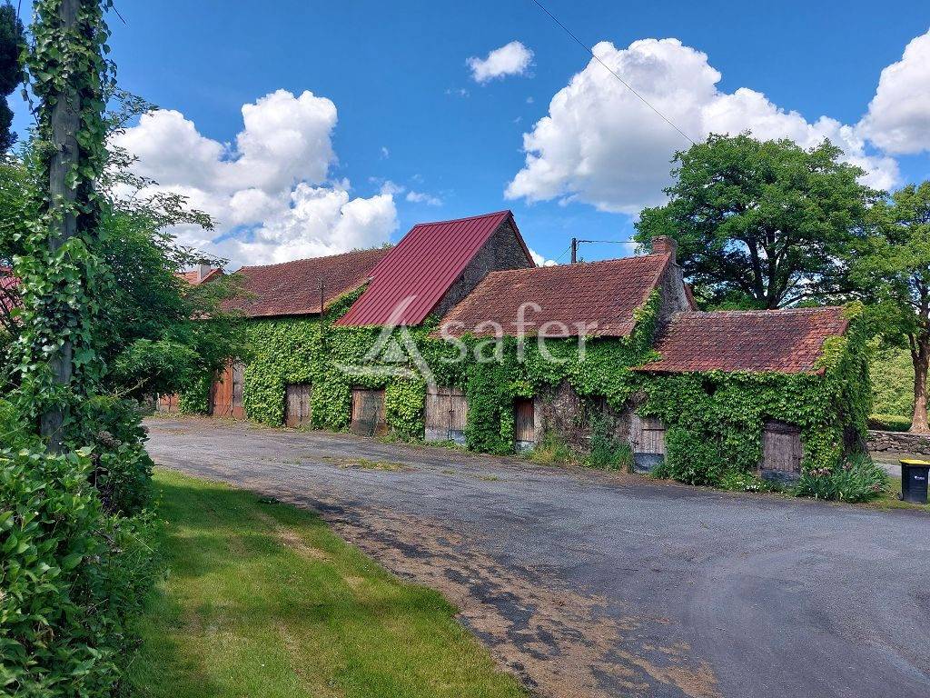Proche la Souterraine, ensemble bâti avec 2ha70