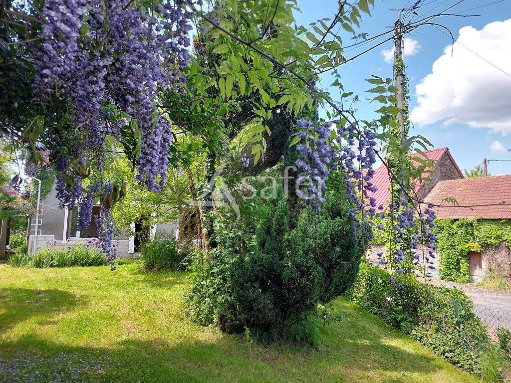 Proche la Souterraine, ensemble bâti avec 2ha70