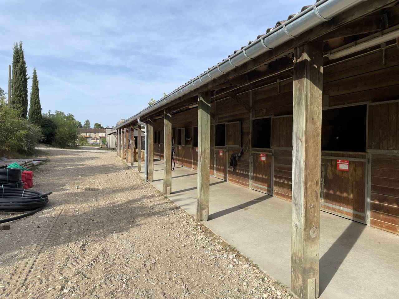 ETABLISSEMENT EQUESTRE EN ACTIVITE 25 HA PROCHE LYON