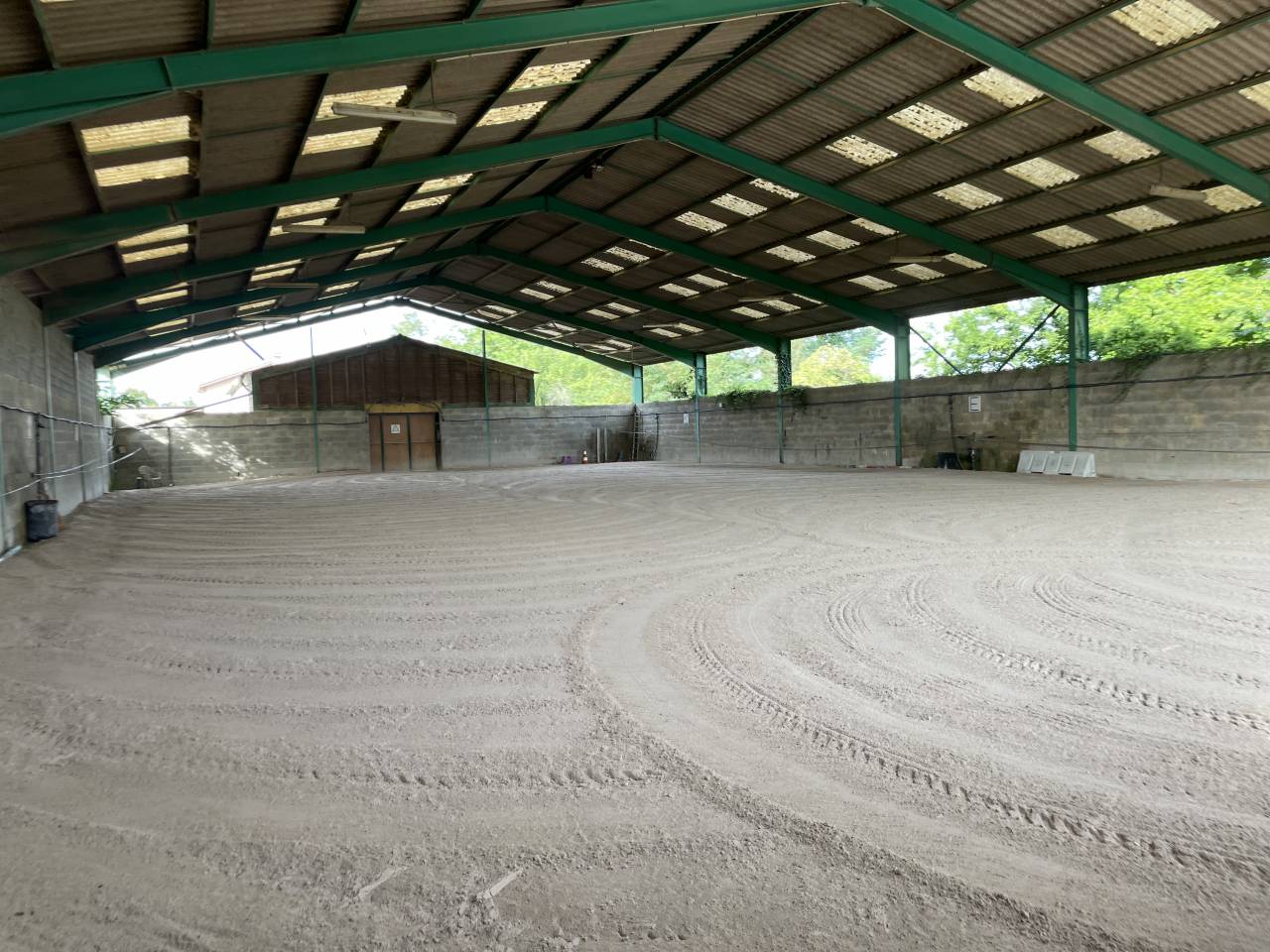 ETABLISSEMENT EQUESTRE EN ACTIVITE 25 HA PROCHE LYON