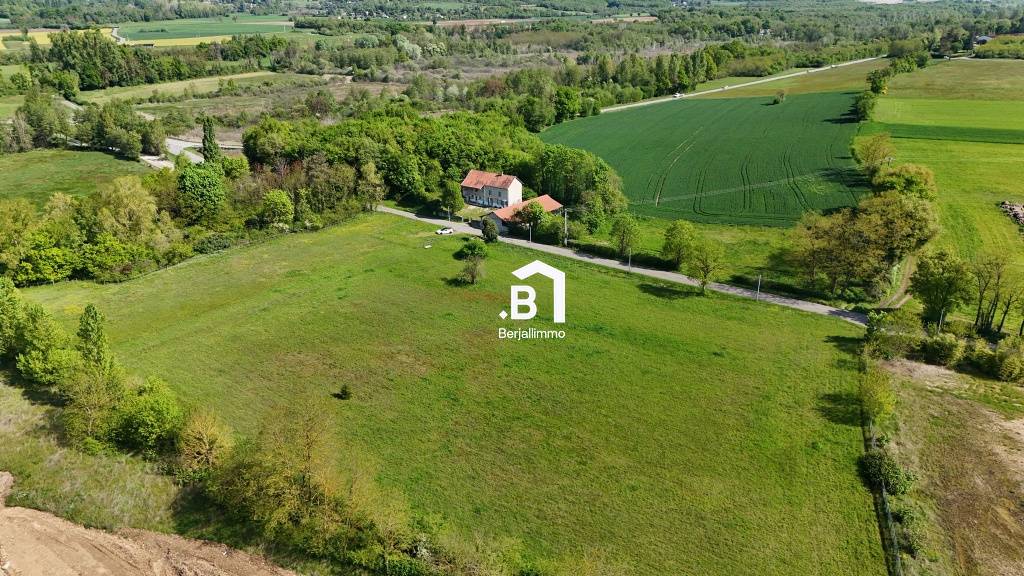 Propriété 162m² sur 24 000 m² terrain