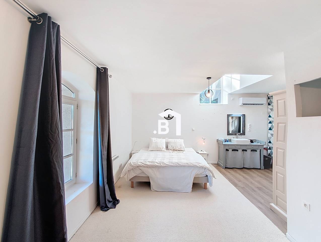 Propriété 162m² sur 24 000 m² terrain