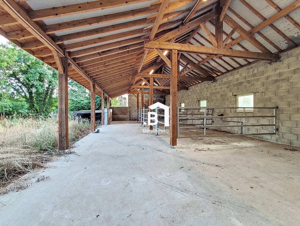 Propriété 162m² sur 24 000 m² terrain