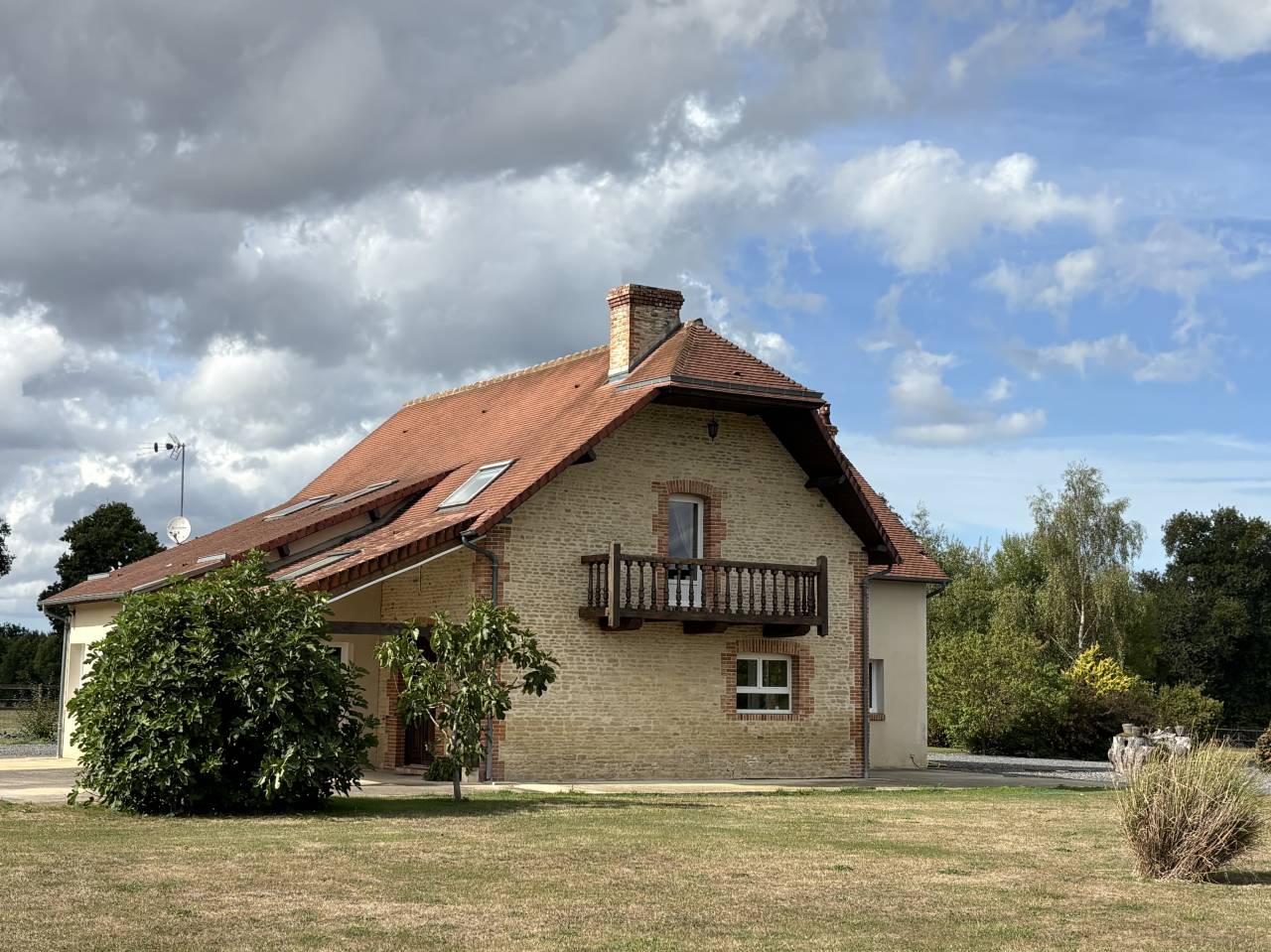 HARAS /PROPRIÉTÉ  11HA IDEALEMENT SITUÉ  CREVECOEUR 