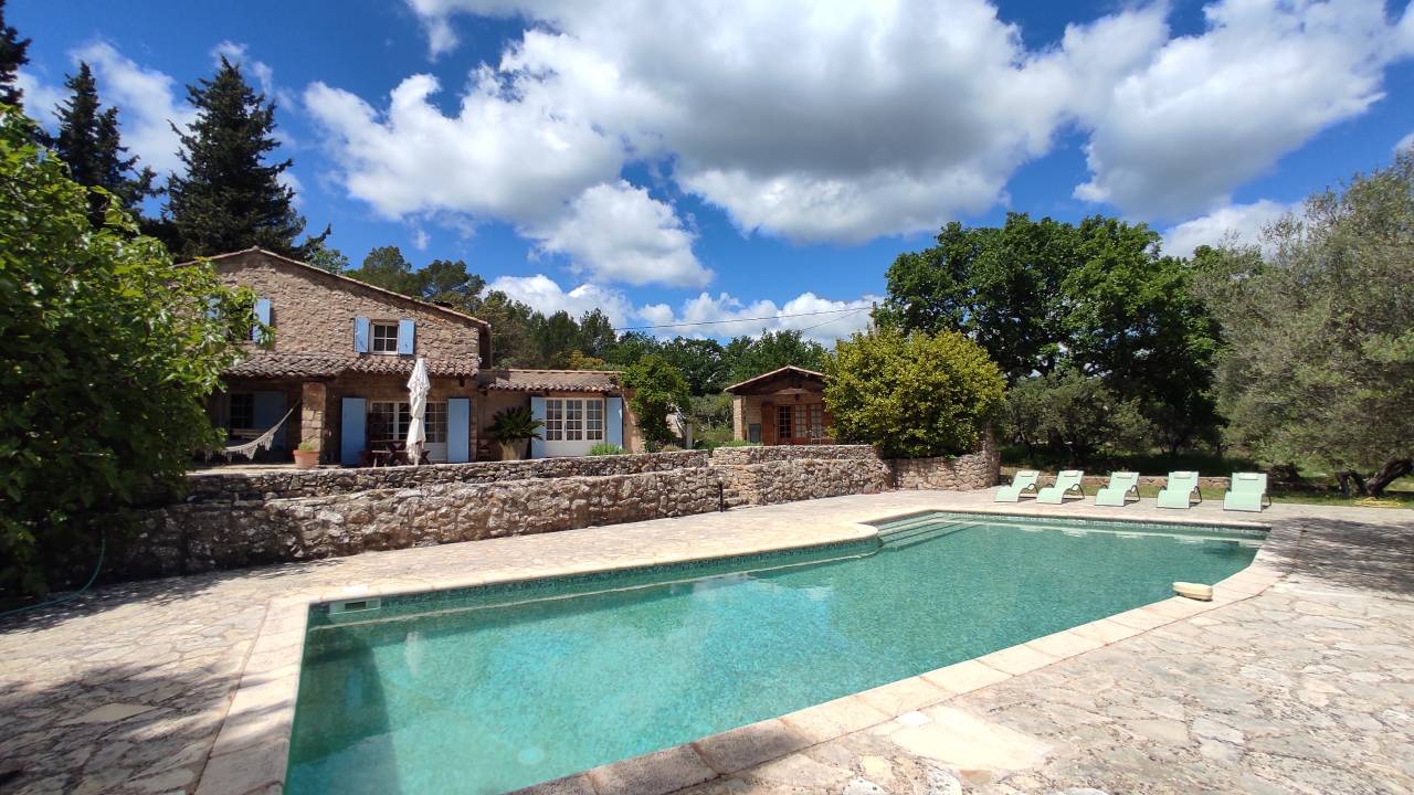 Ancienne bastide + dépendance sur 5,5 ha de terrain