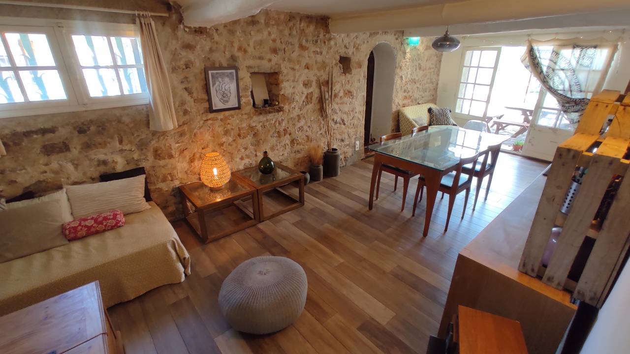 Ancienne bastide + dépendance sur 5,5 ha de terrain