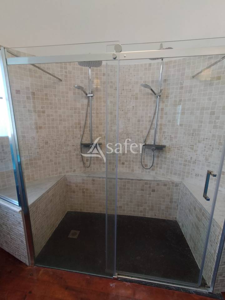 Château du XIXème siècle en Vendée avec 56.5 hectares, dépe