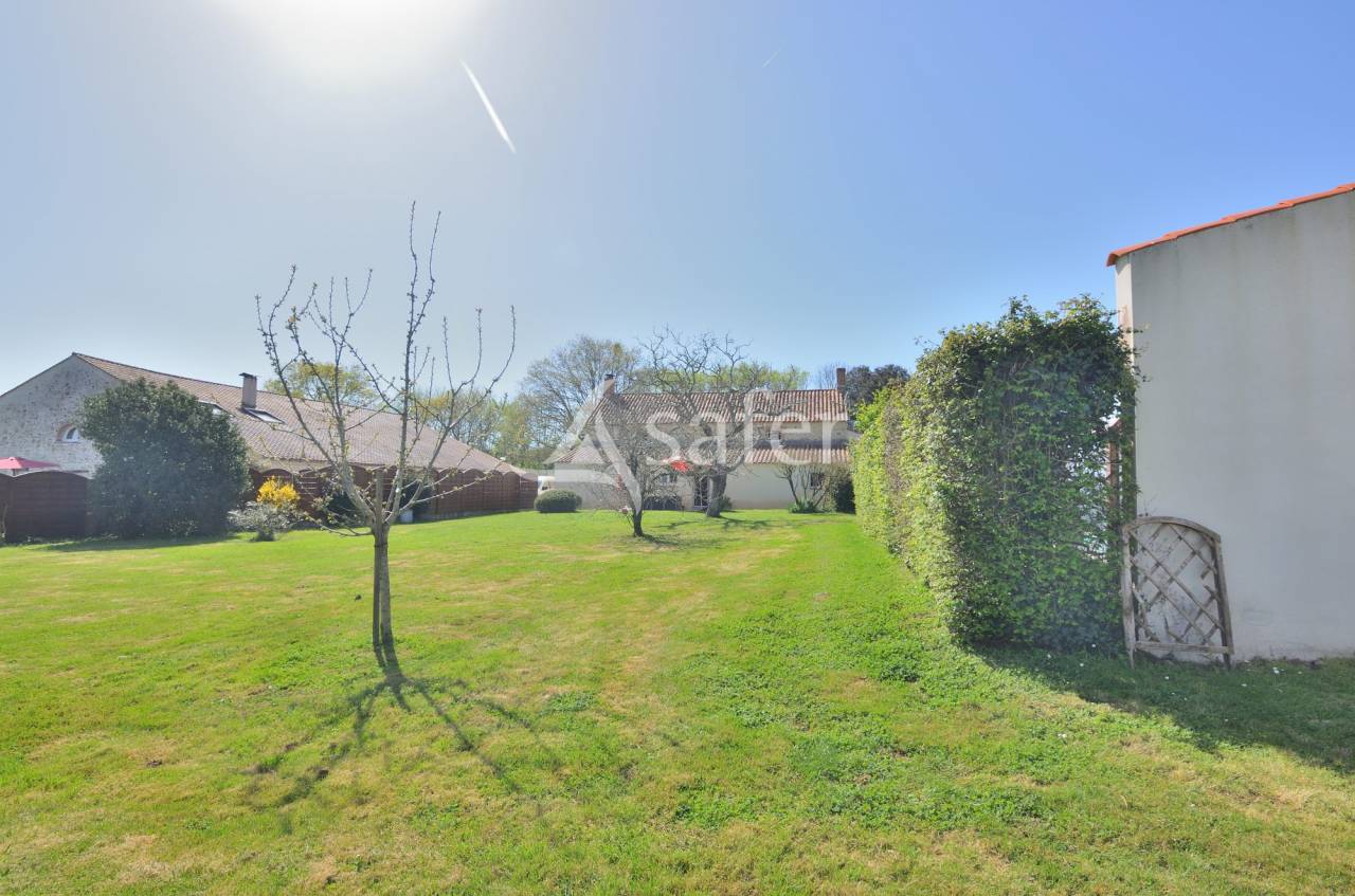 Maison d'habitation avec 2 gîtes équestres sur env. 6ha