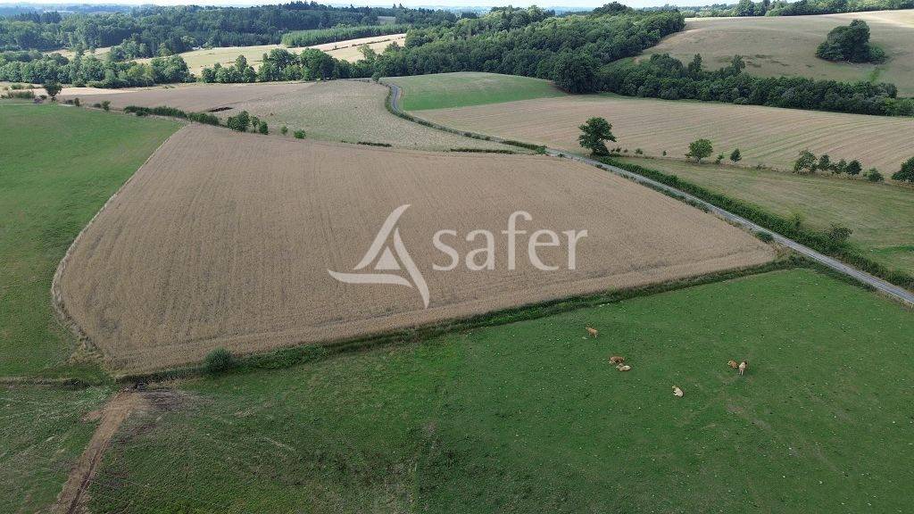 Propriété agricole d'élevage sur environ 79 ha