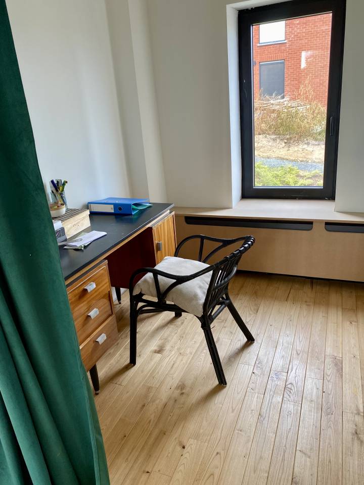 Fermette sur 88 Ares, boxes, paddock et prairie.