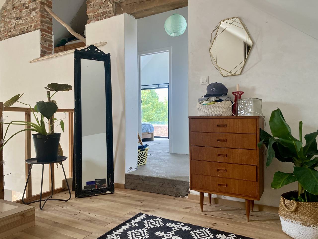 Fermette sur 88 Ares, boxes, paddock et prairie.