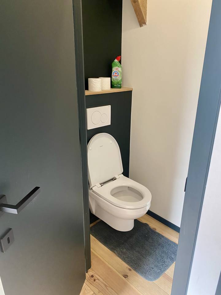 Fermette sur 88 Ares, boxes, paddock et prairie.