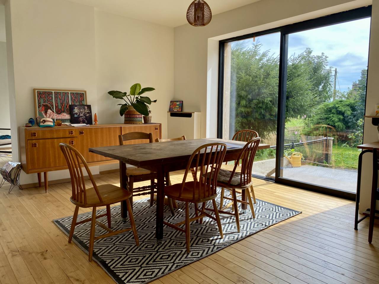 Fermette sur 88 Ares, boxes, paddock et prairie.