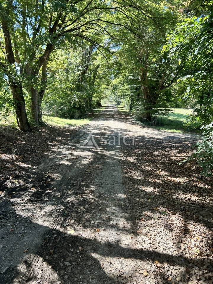 Domaine de caractère sur 170ha aux portes du Gers