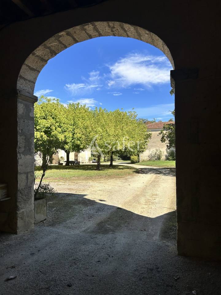 Domaine de caractère sur 170ha aux portes du Gers